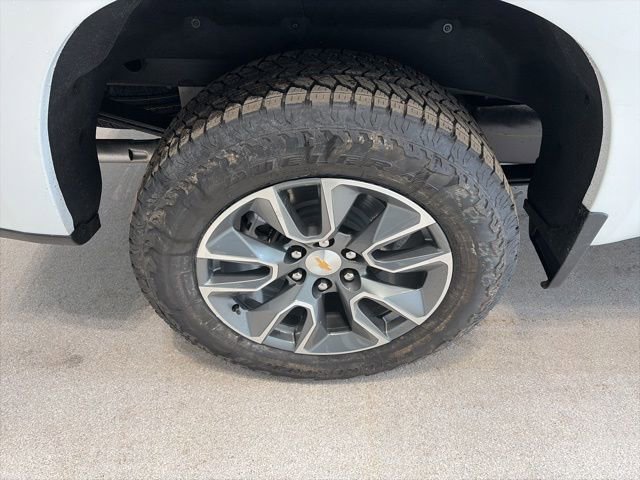 New 2026 Summit White Chevrolet LT image 7