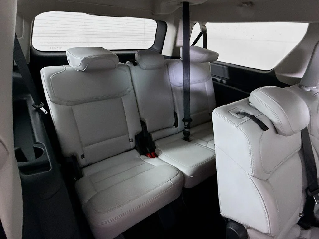 Used 2025 Oxford White Ford Platinum image 29