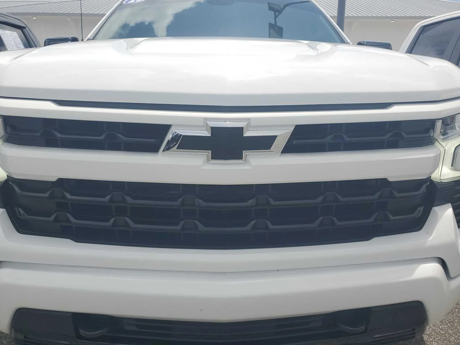Used 2025 Summit White Chevrolet RST image 17