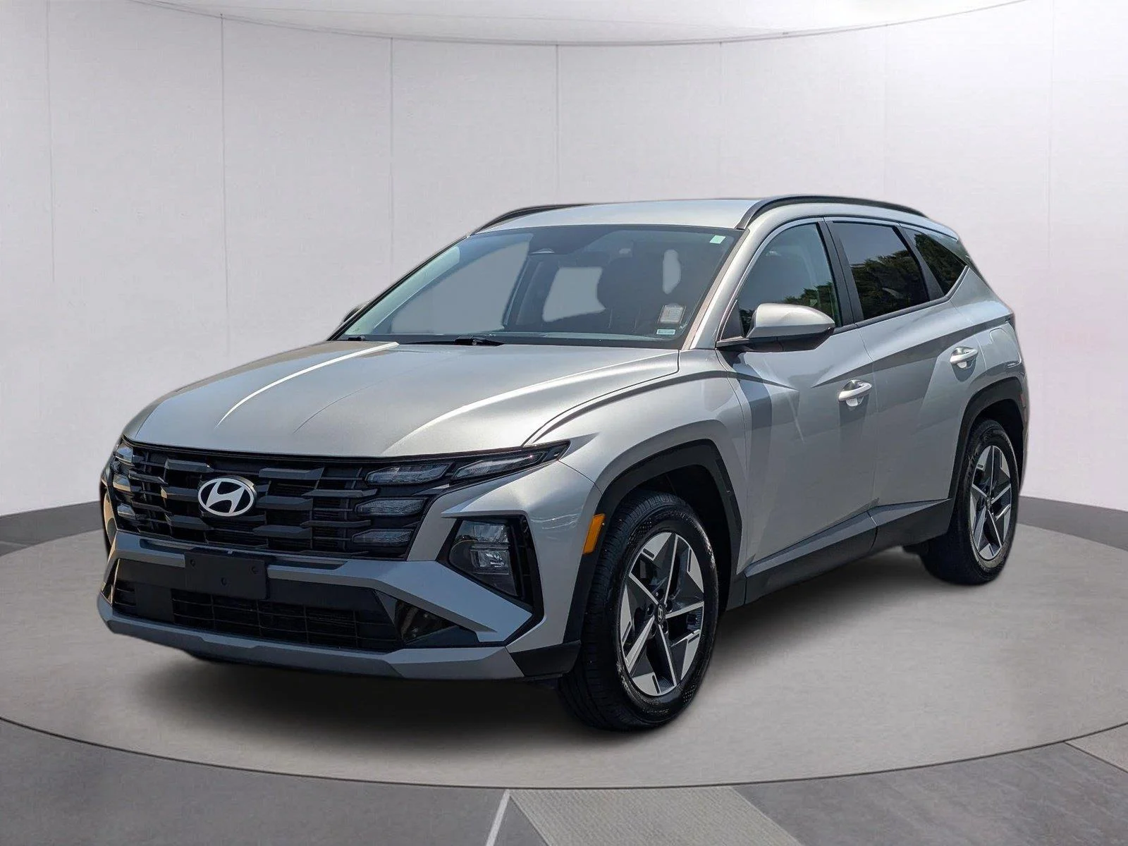 Used 2025 Shimmering Silver Hyundai SEL image 1