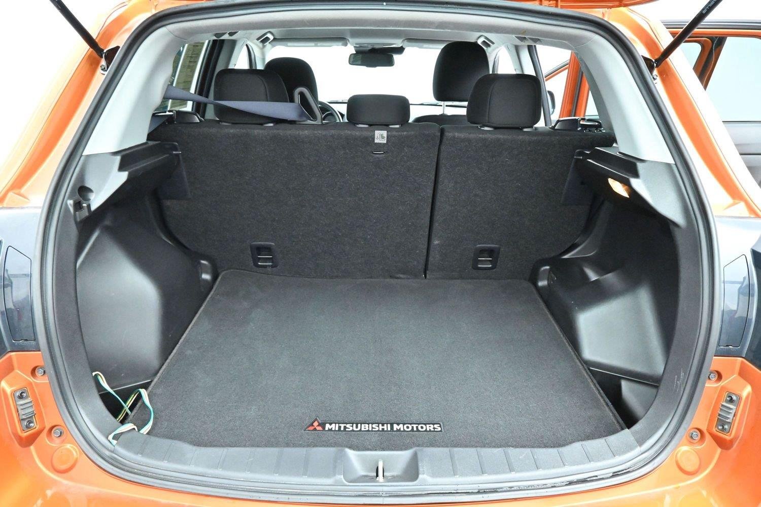 Used 2024 Sunshine Orange Metallic Mitsubishi ES image 9