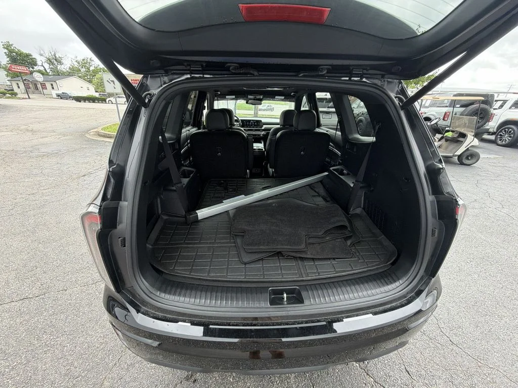 Used 2024 Black Kia EX X-Line image 25