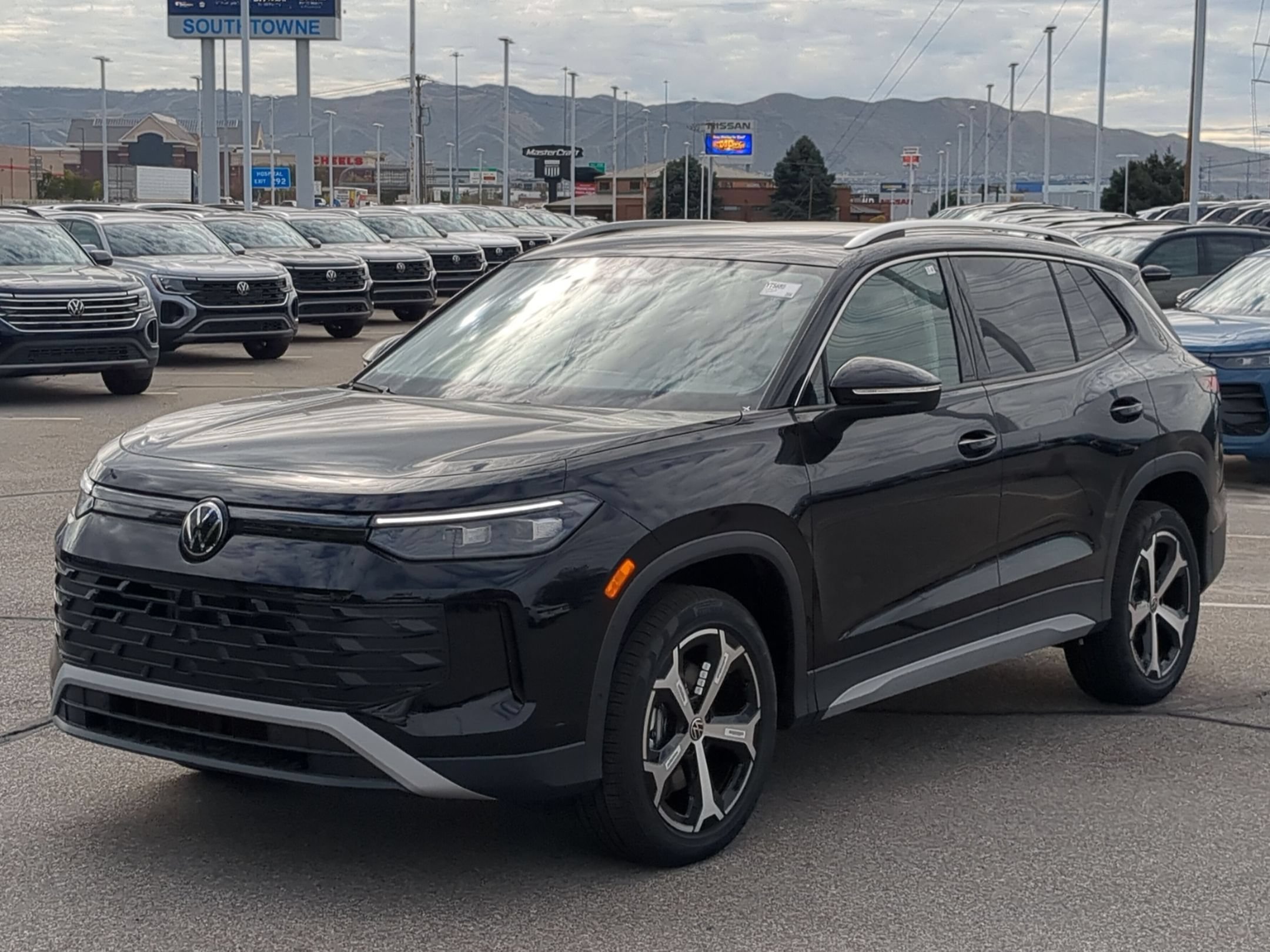 New 2026 Deep Black Pearl Volkswagen SE image 8