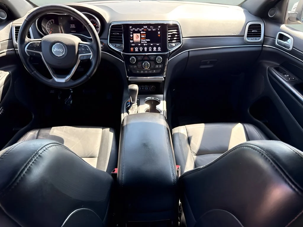 Used 2022  Jeep Limited image 16
