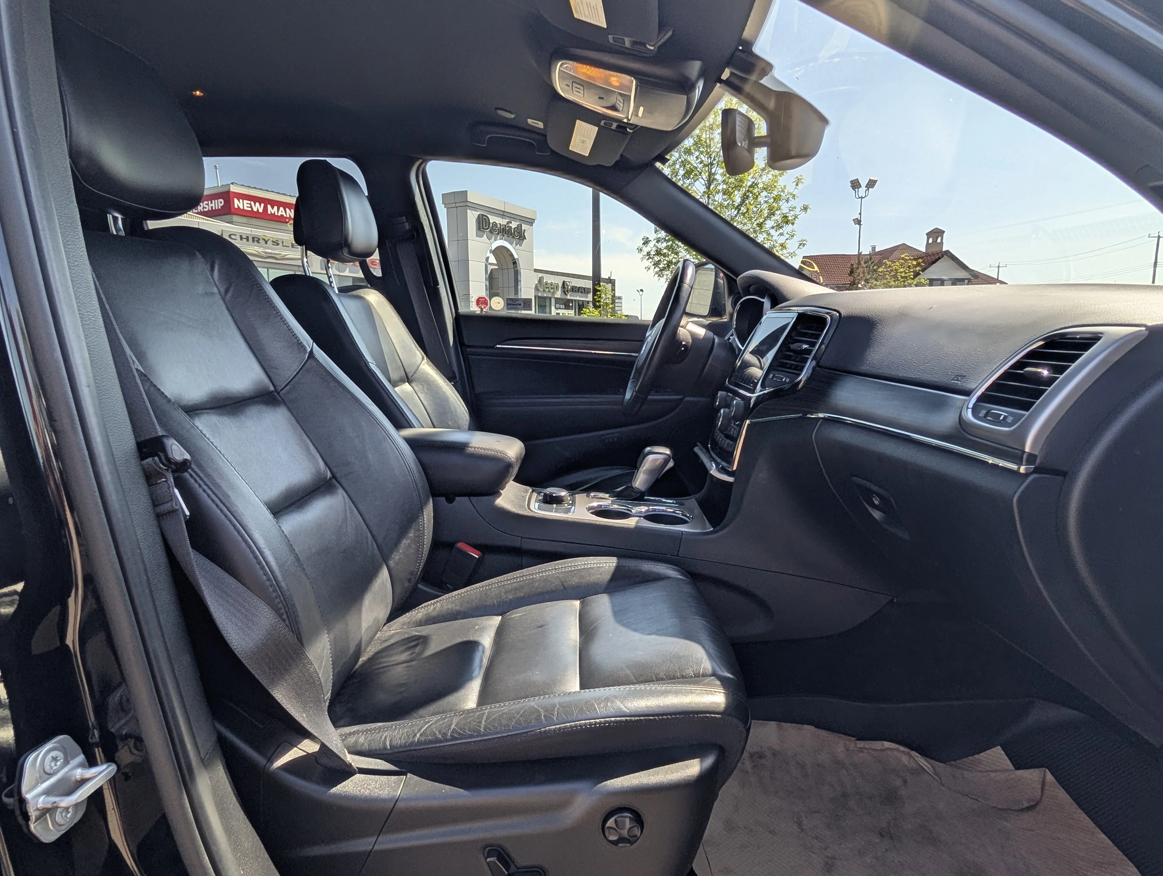 Used 2022 Diamond Black Crystal Pearlcoat Jeep Limited image 20