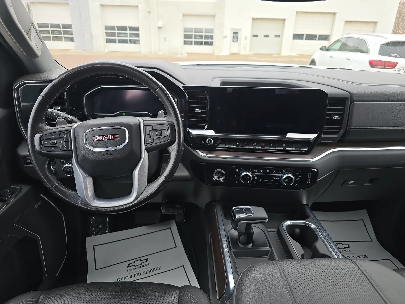 2023 GMC Sierra 1500 SLT - Photo 8