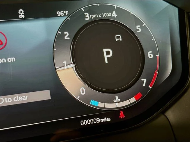 New 2026 Borasco Grey Metallic Land Rover Dynamic SE image 13
