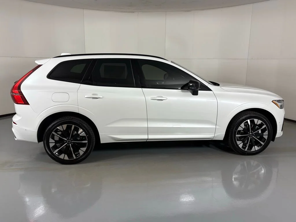 2026 Volvo XC60 Plus - Photo 9