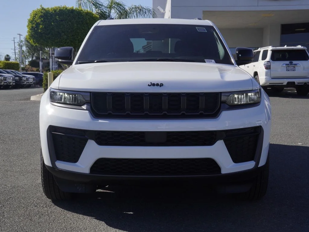 New 2026 Bright White Clearcoat Jeep Altitude image 8