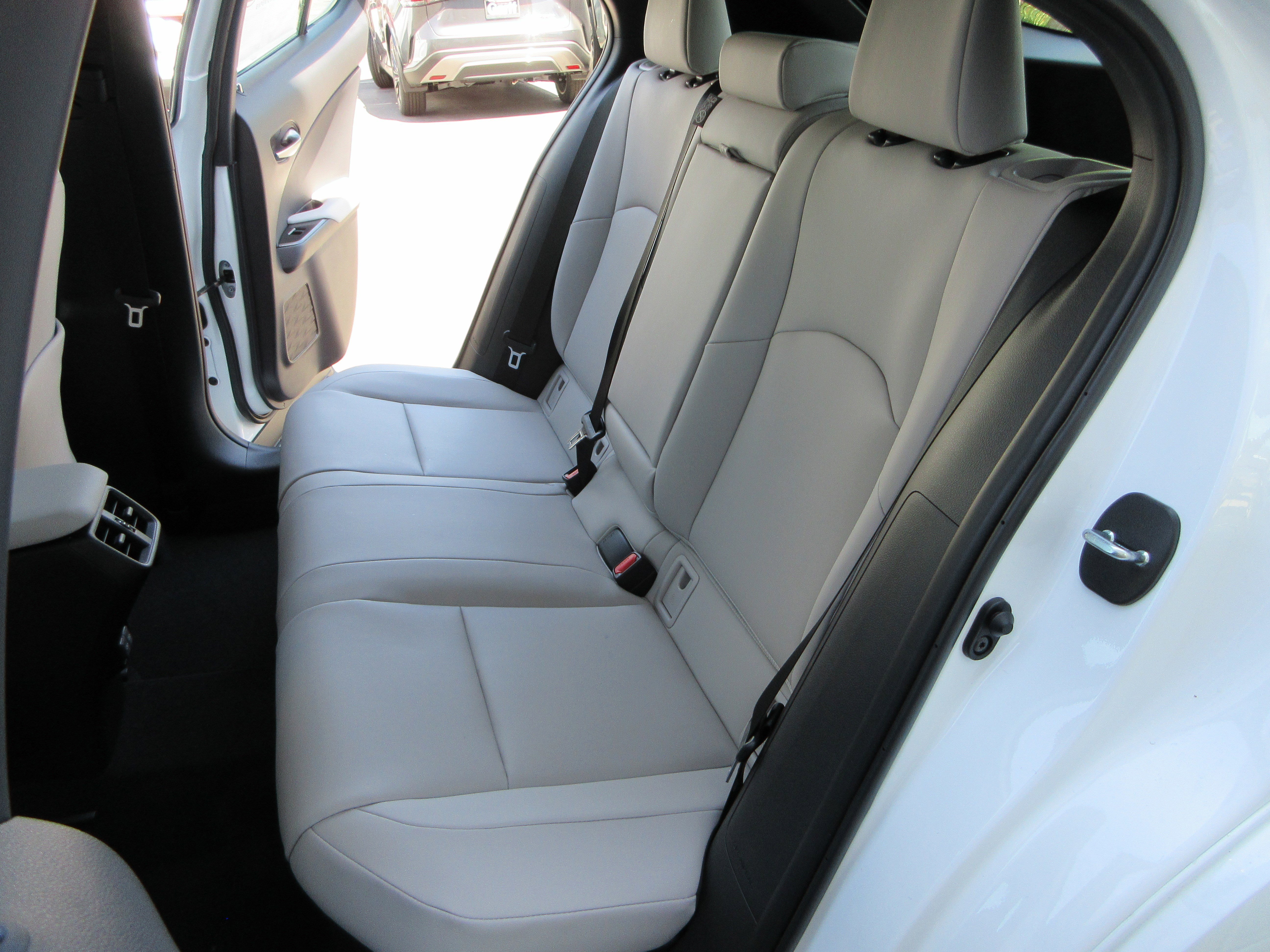 New 2026 Ultra White with Obsidian roof Lexus F SPORT DESIGN AWD image 22