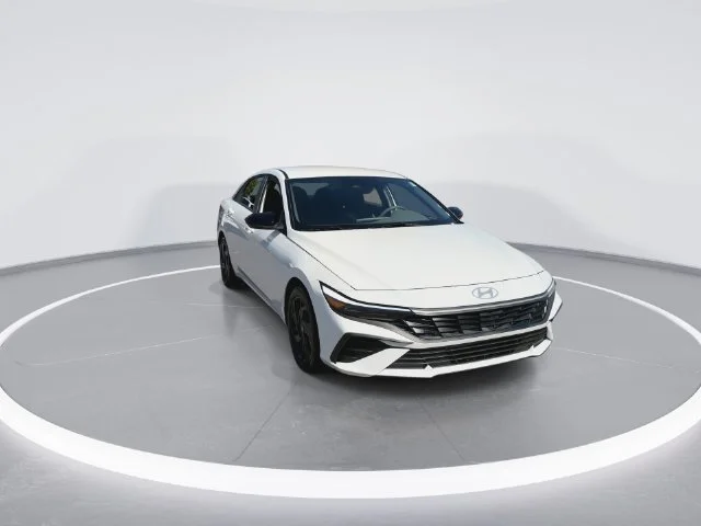 Used 2026 White Hyundai SEL Sport image 3