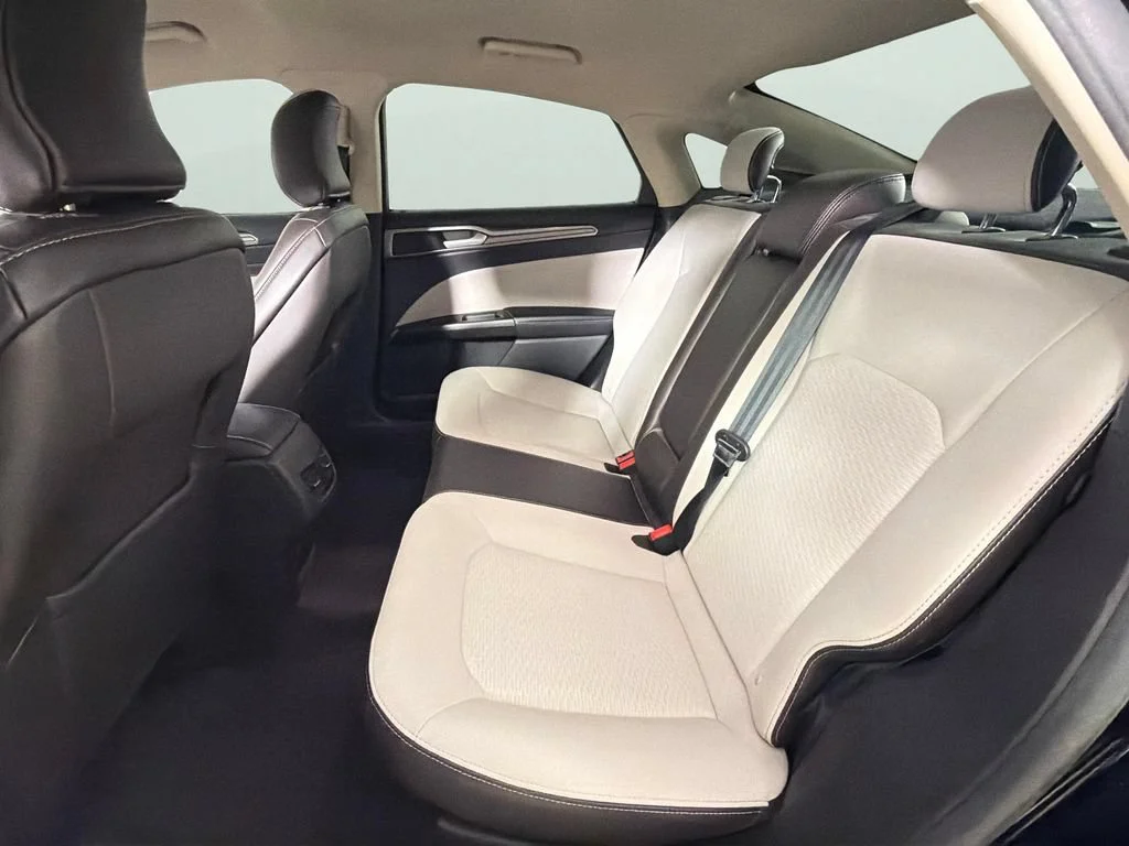 Used 2019  Ford SE image 26