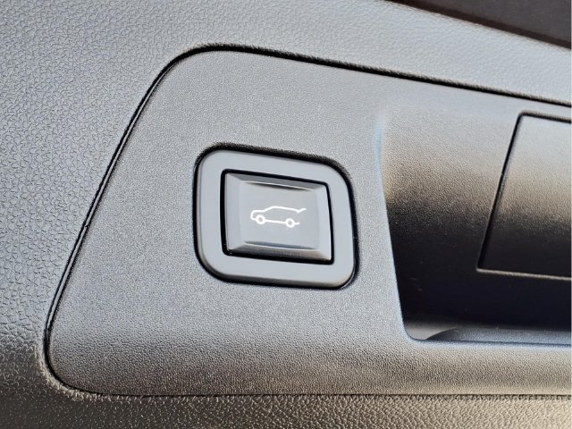 Used 2022 EBONY TWILIGHT METALLIC Buick Avenir image 29