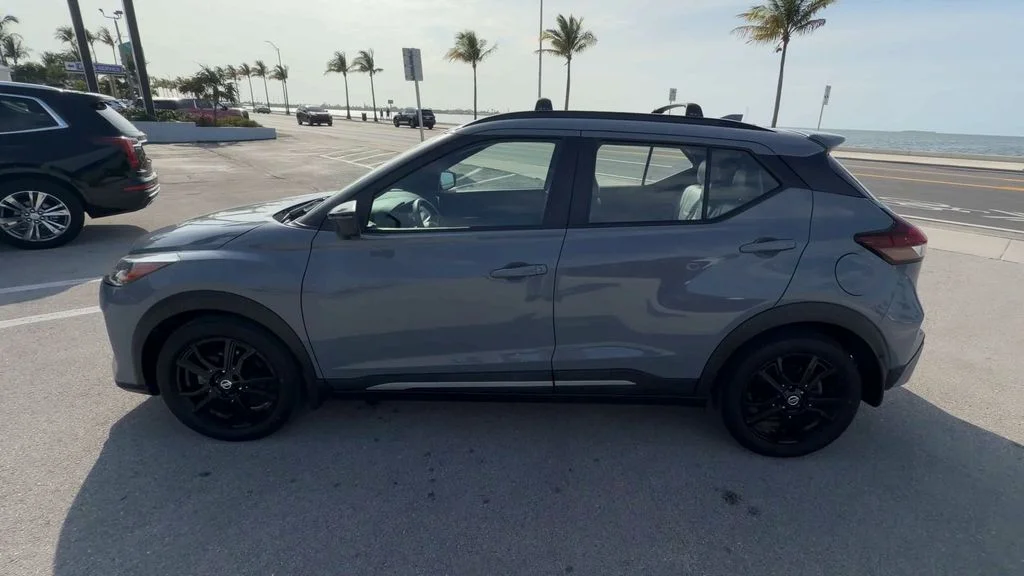 Used 2021 Gray Nissan SR image 5
