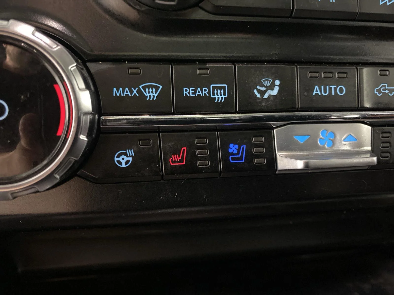 Used 2024  Ford LARIAT image 24