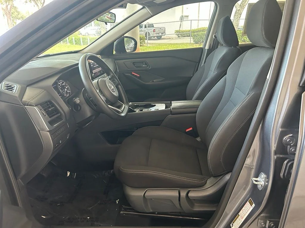 Used 2024 Gray Nissan S image 6