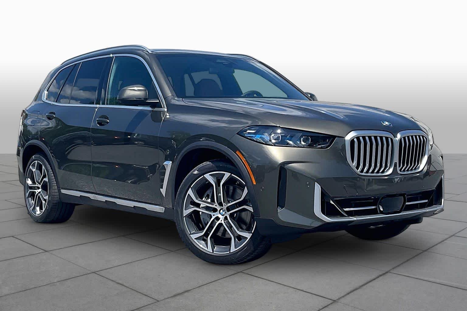Used 2026 Manhattan Green Metallic BMW xDrive50e image 2