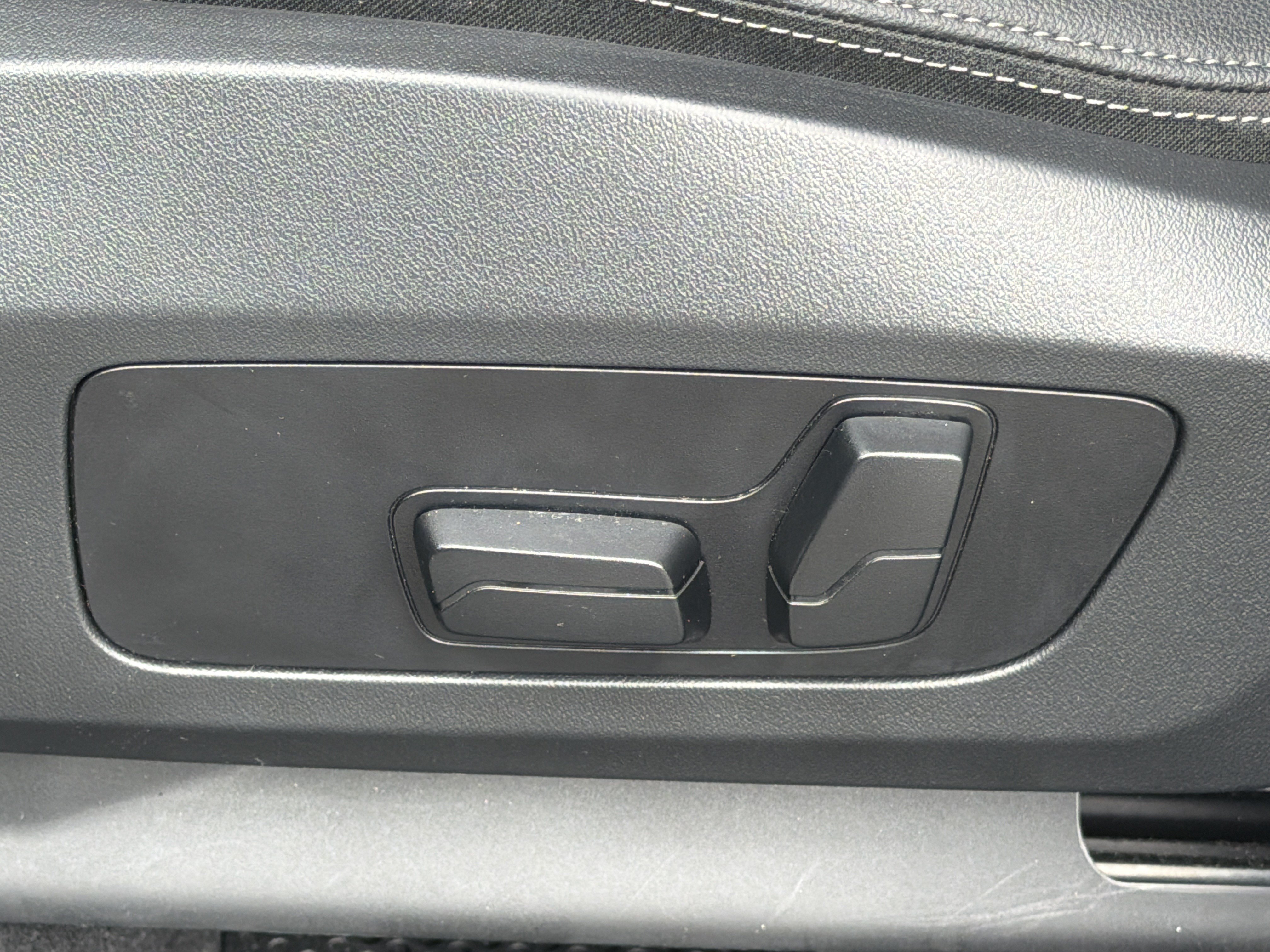 Used 2023 Black Sapphire Metallic BMW xDrive28i image 19