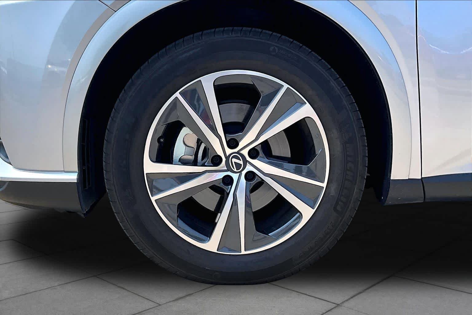 Used 2026 Iridium Lexus Premium image 9