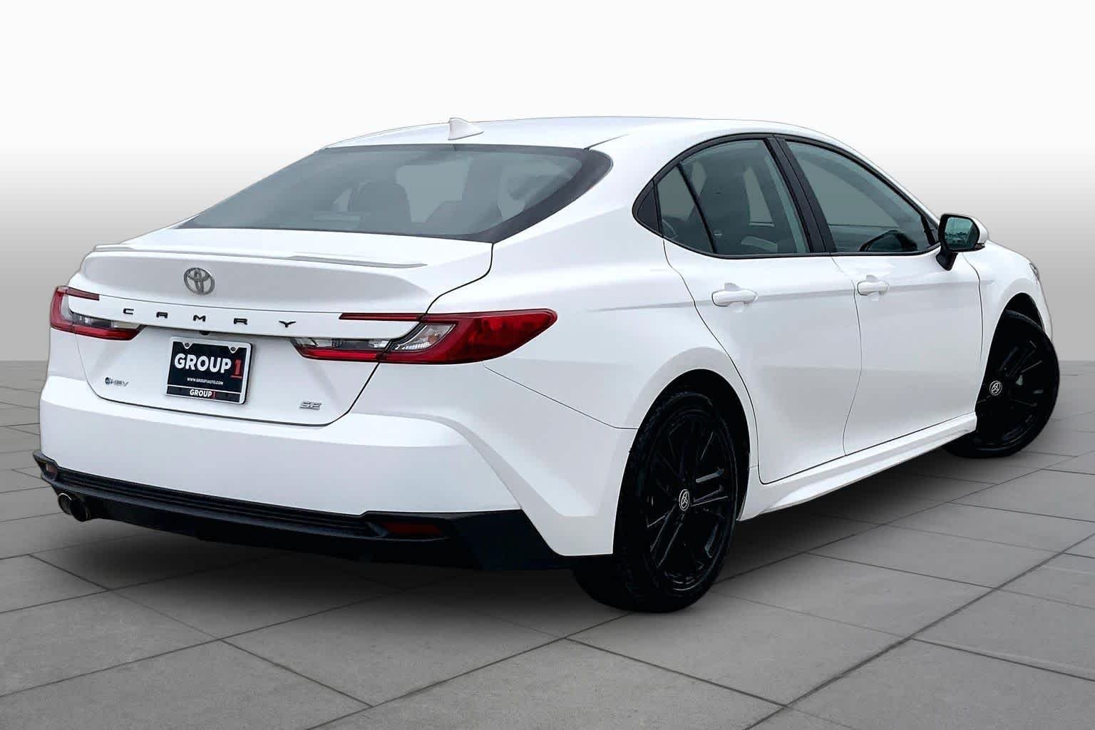 Used 2025 Ice Cap Toyota SE image 13