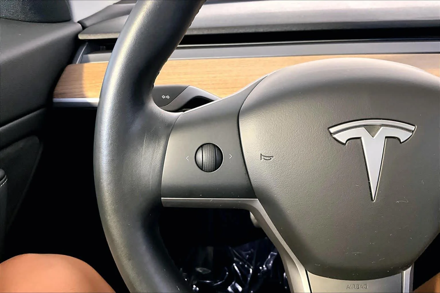 Used 2018 Pearl White Multi-Coat Tesla Long Range Battery image 22