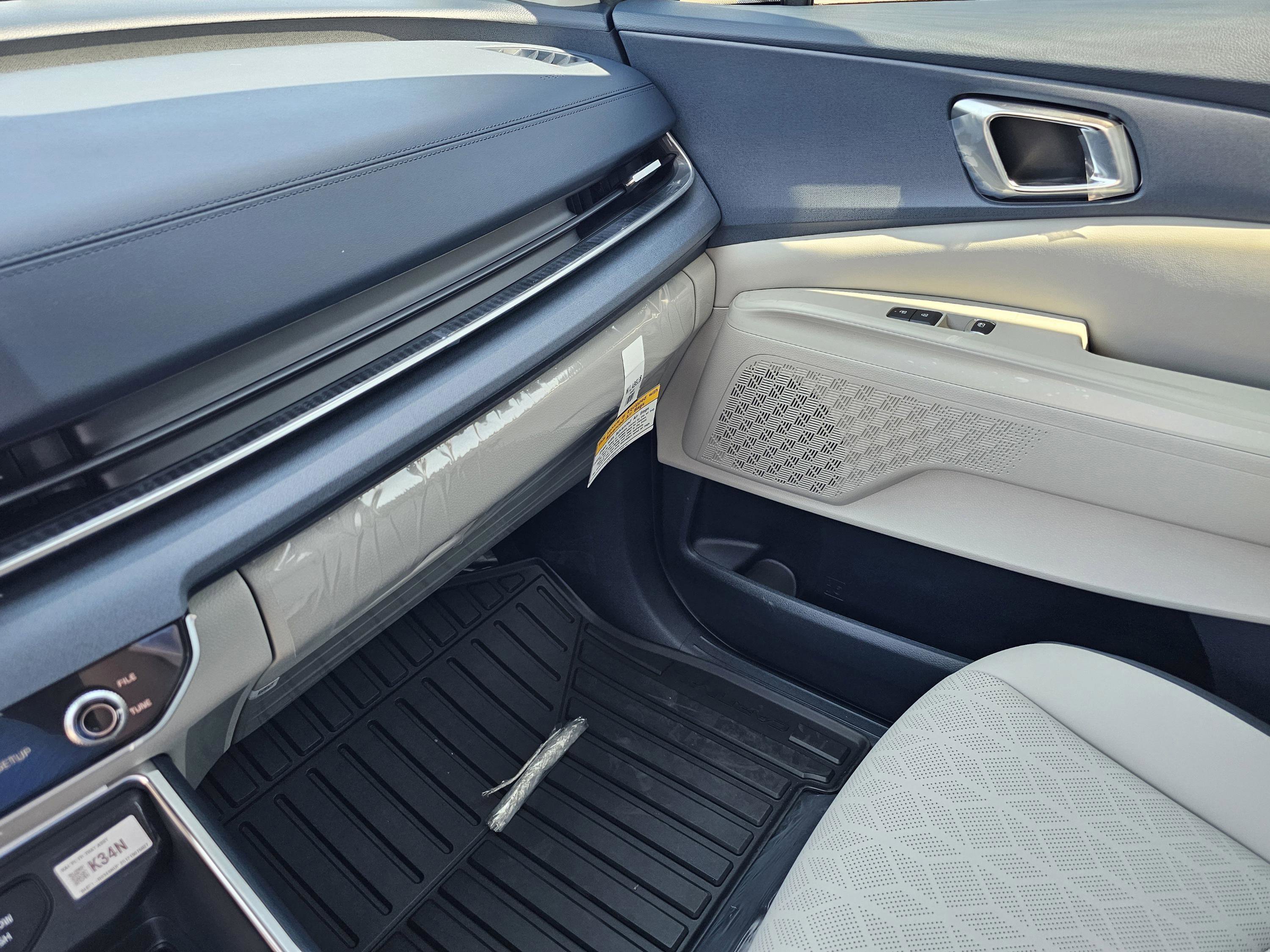 New 2026 Ivory Silver Kia EX image 25