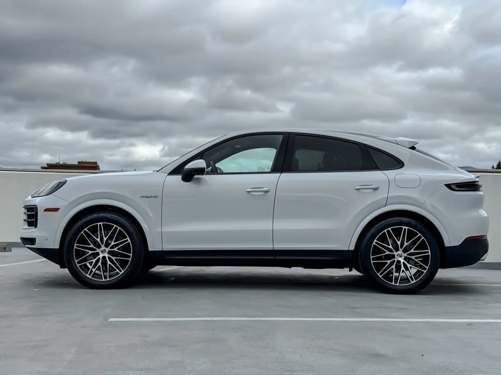 New 2026 CARRARA WHITE Porsche E-Hybrid image 2