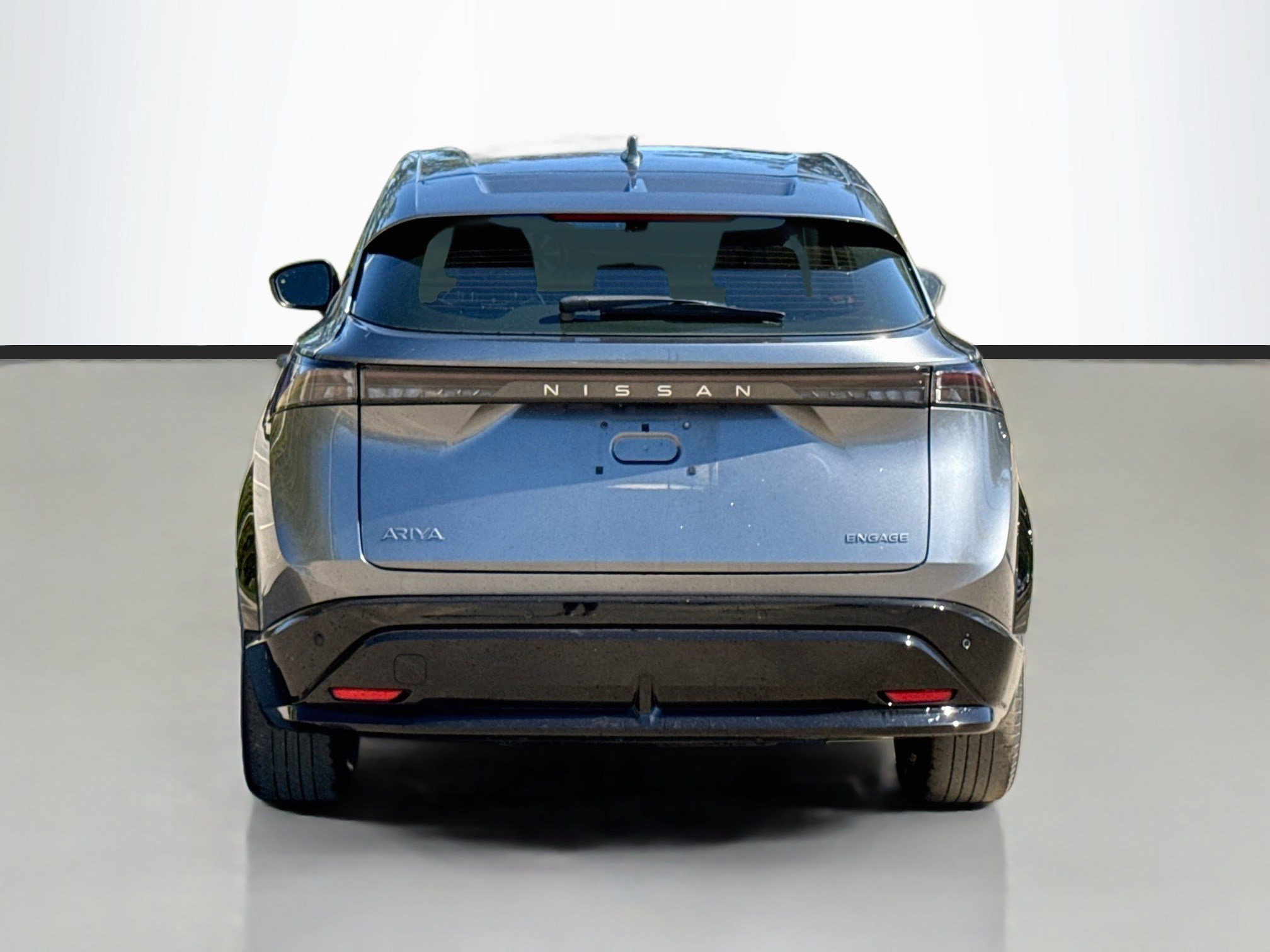 Used 2023 Gun Metallic Nissan ENGAGE image 6