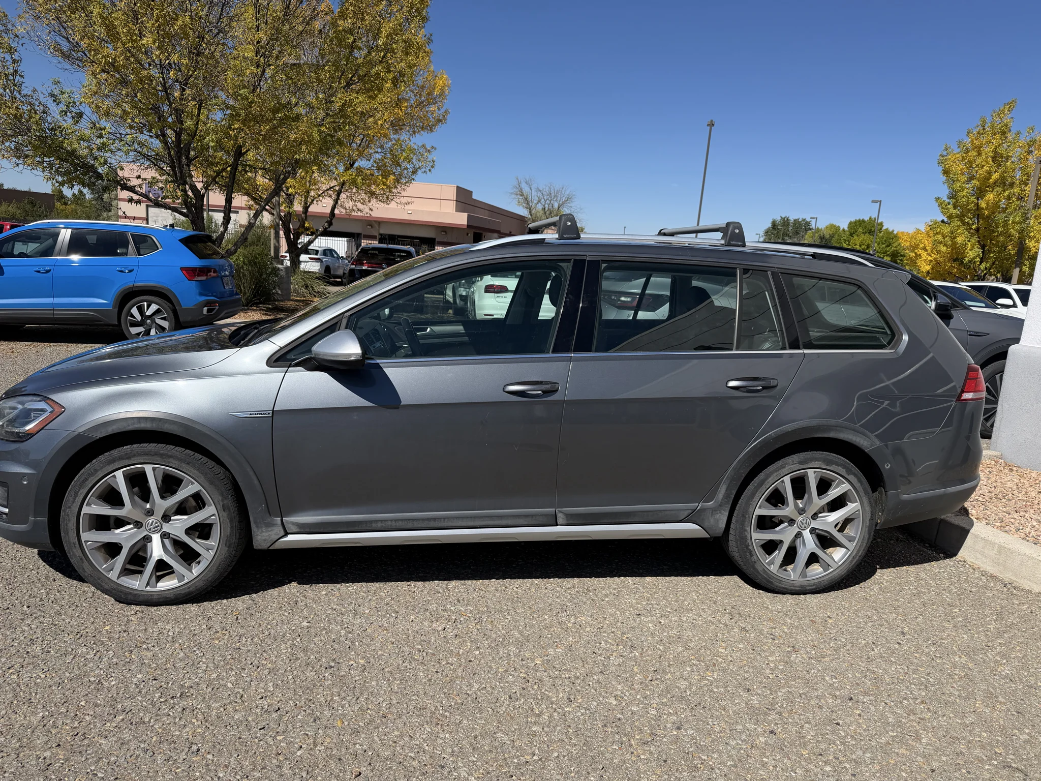 Used 2018 Platinum Gray Metallic Volkswagen 1.8T SEL 4MOTION image 3