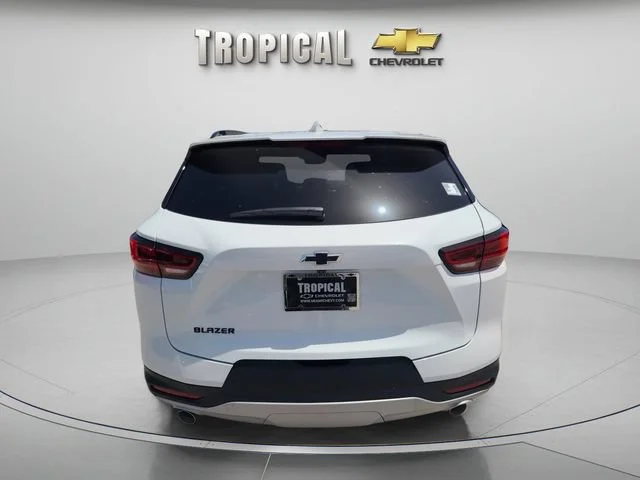 New 2026 Summit White Chevrolet 2LT image 4