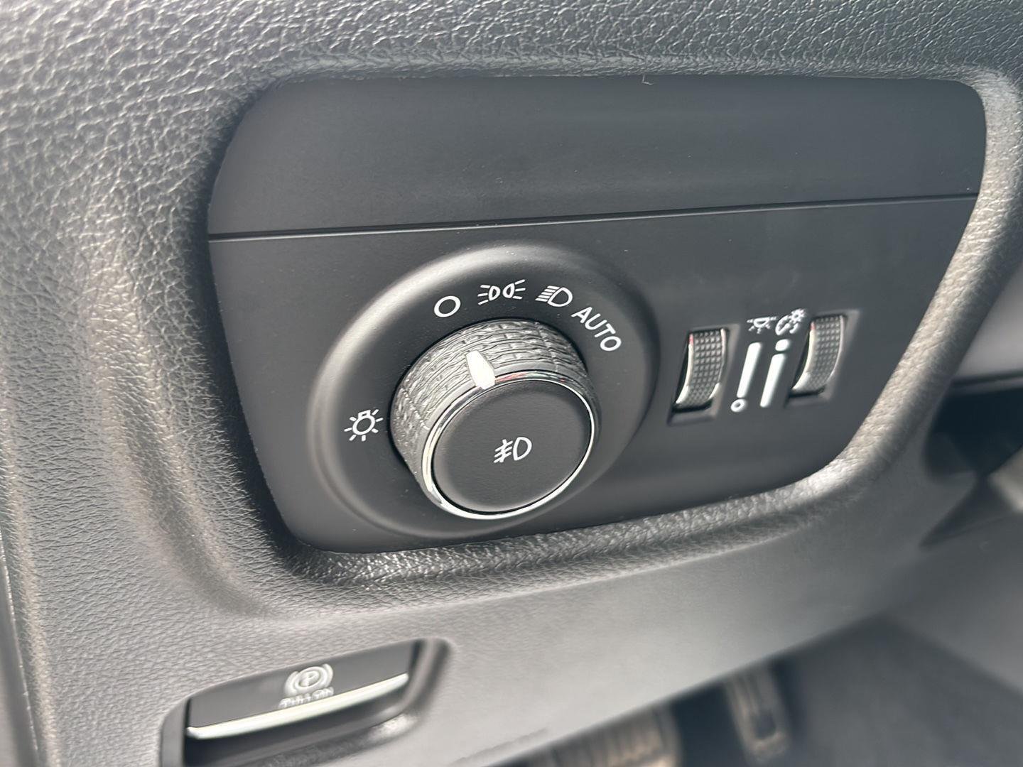 Used 2025 Silver Zynith Jeep Limited image 19