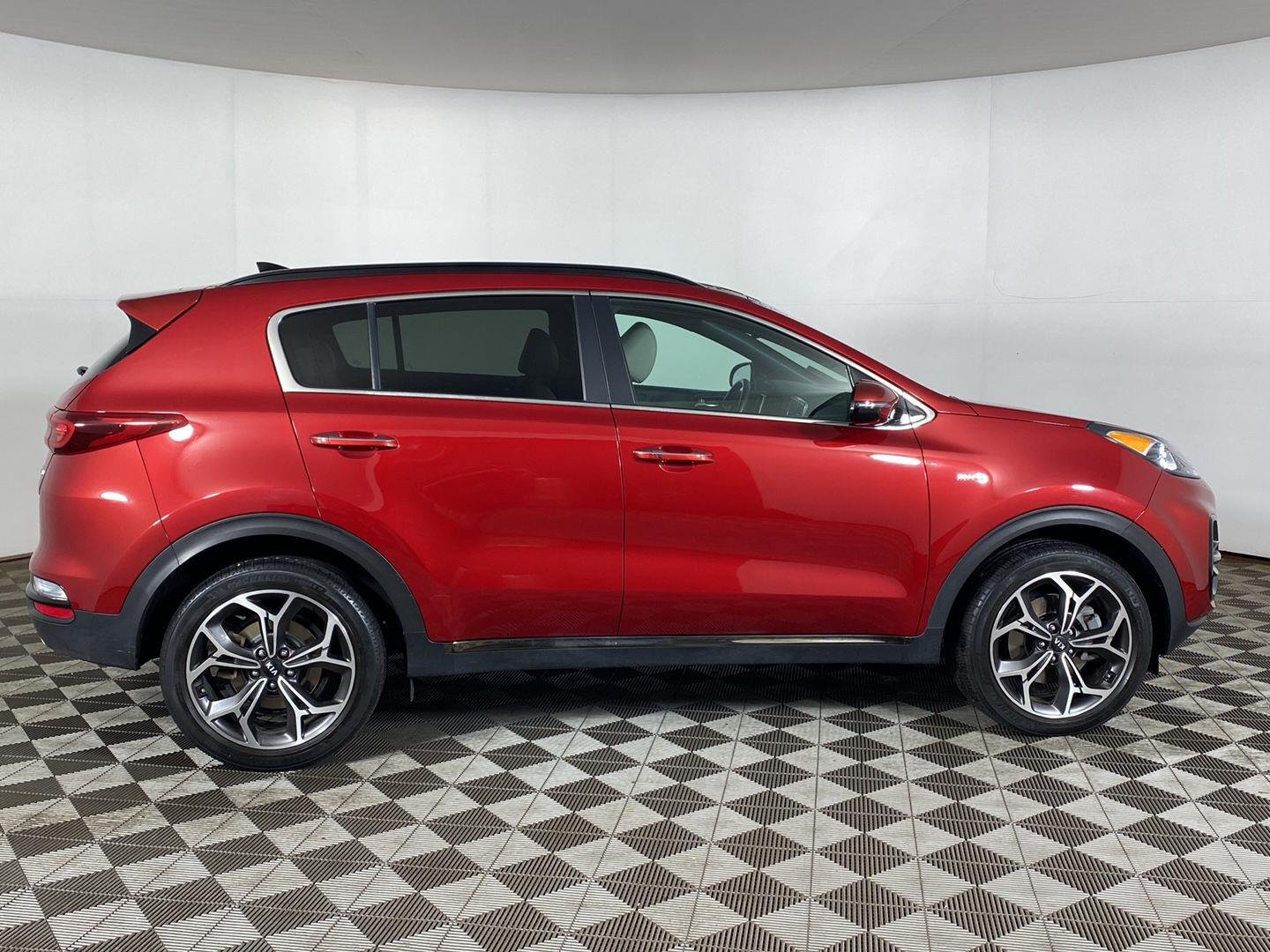 Used 2021 Hyper Red Kia SX Turbo image 6