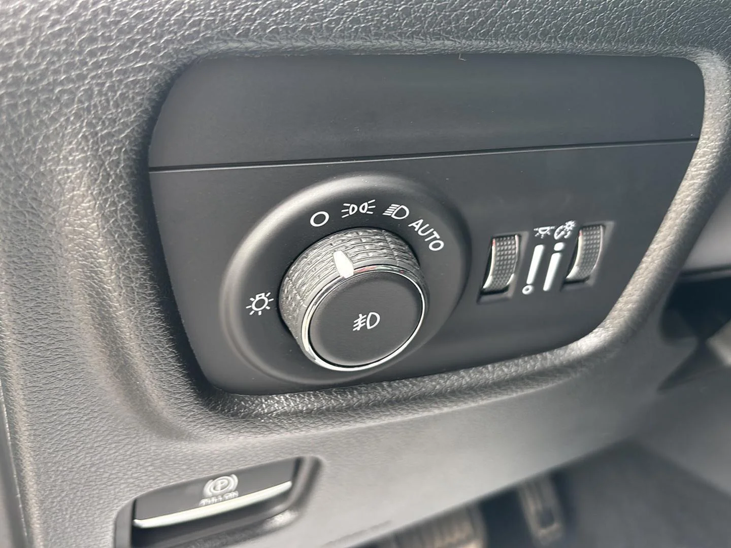 Used 2025 Silver Zynith Jeep Limited image 19