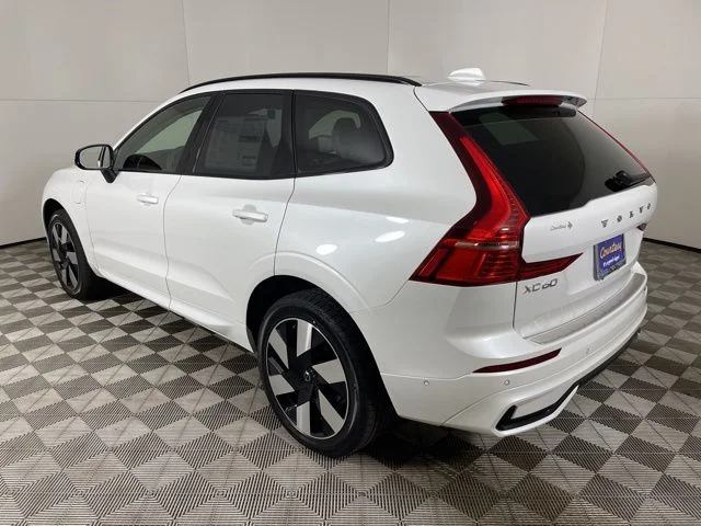 Certified Used 2025 Crystal White Volvo Plus image 8