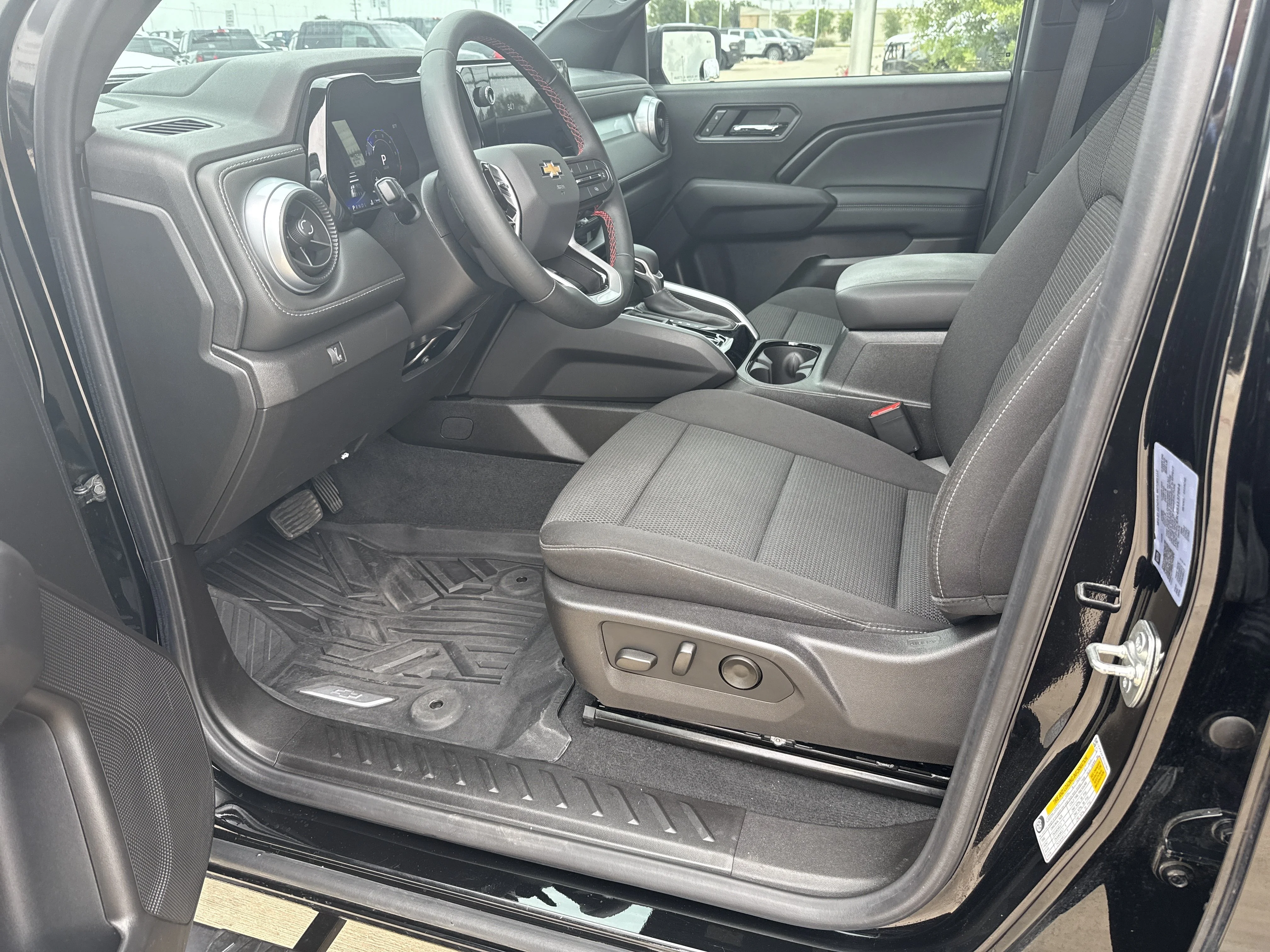 Used 2025 Black Chevrolet LT image 19