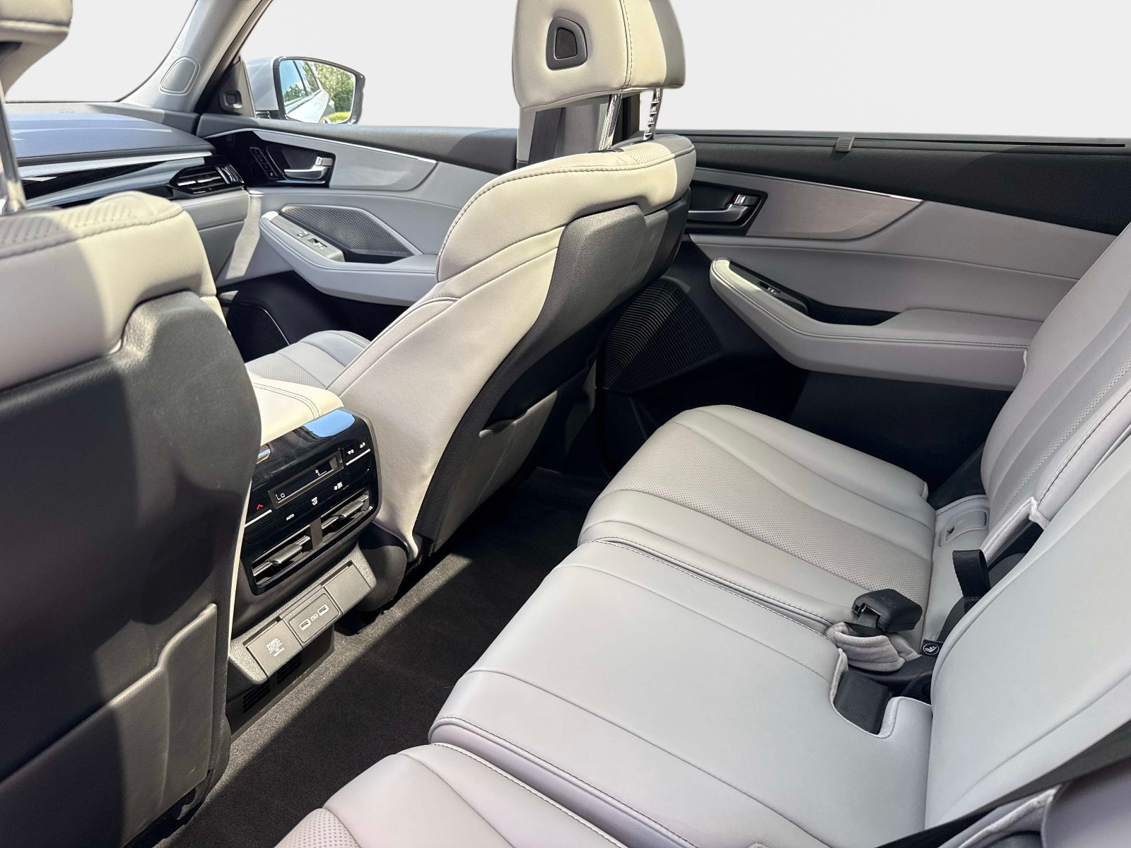 Used 2024 Lunar Silver Metallic Acura w/Technology Package image 15