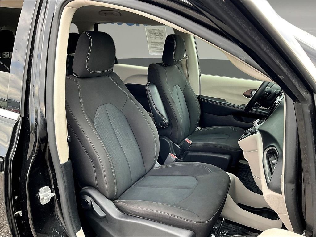 Used 2023 Black Chrysler LX image 31