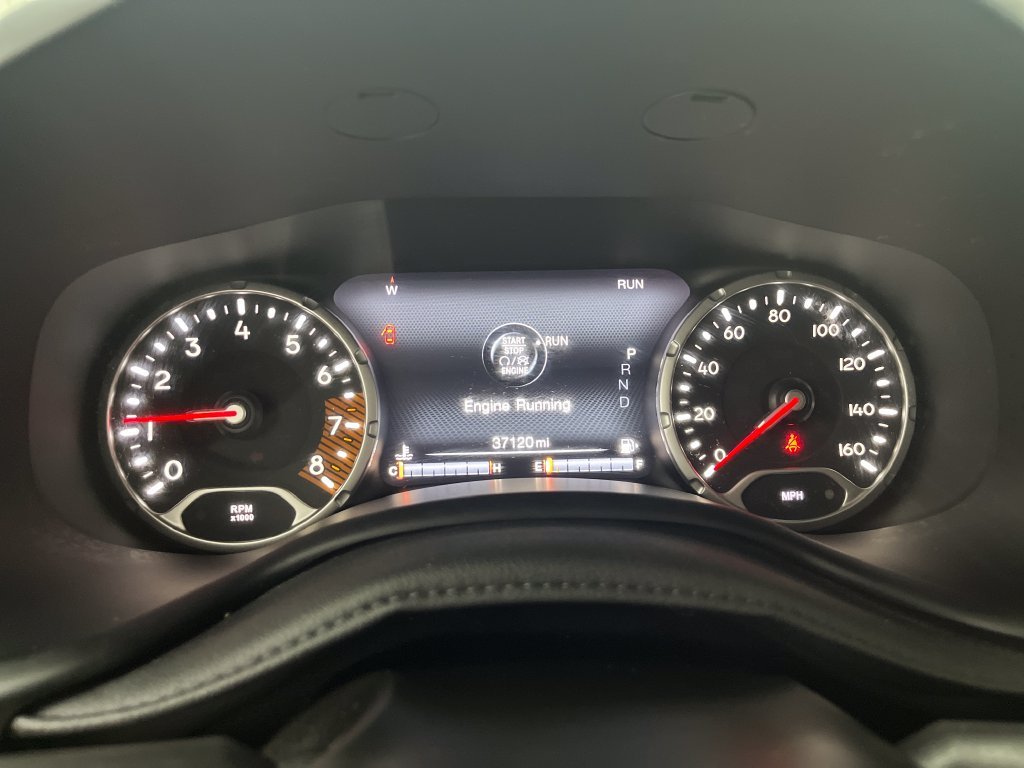 Used 2022 Black Jeep Latitude image 17
