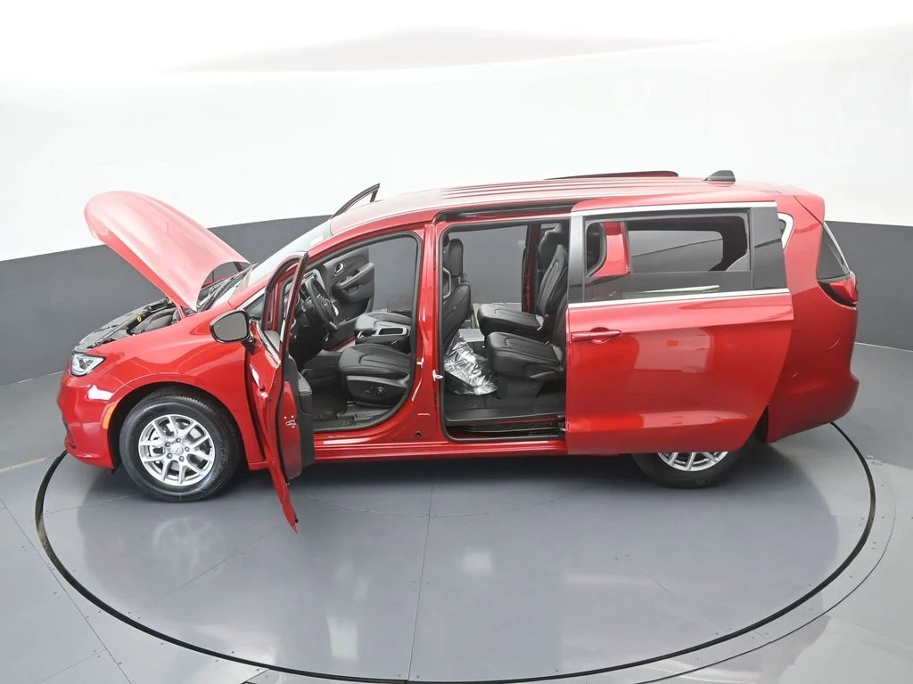 New 2026 Red Hot Pearl-Coat Exterior Paint Chrysler Select image 62