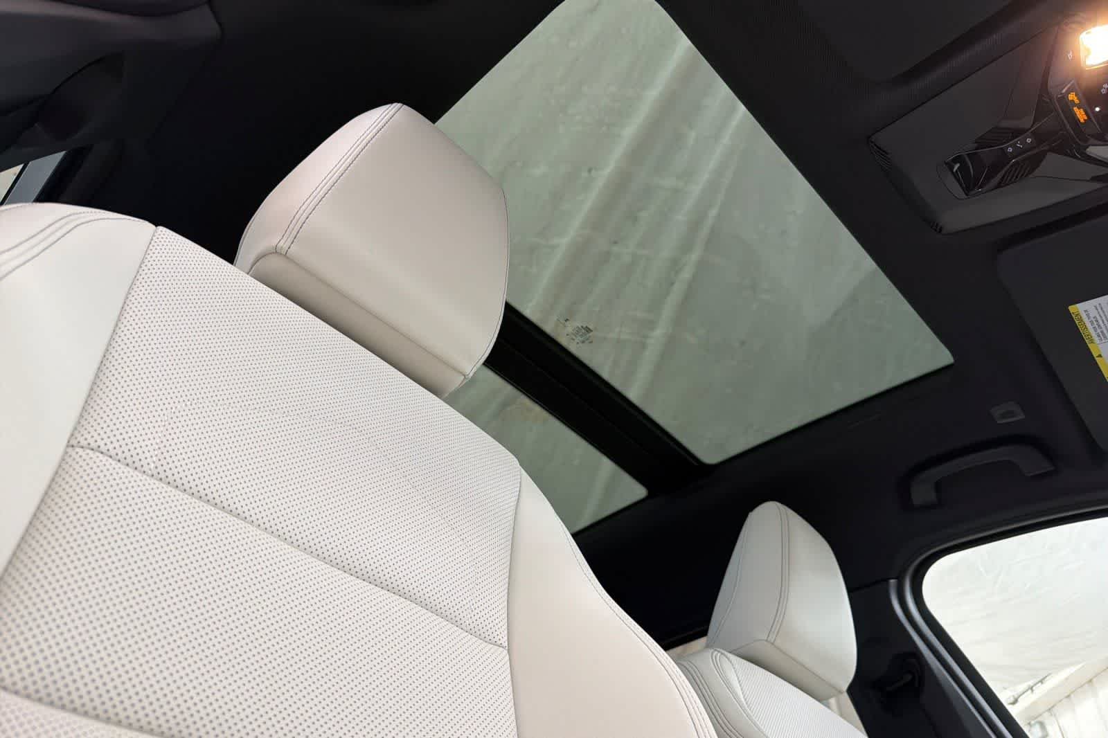 New 2026 Cape York Green Metallic BMW xDrive28i image 17