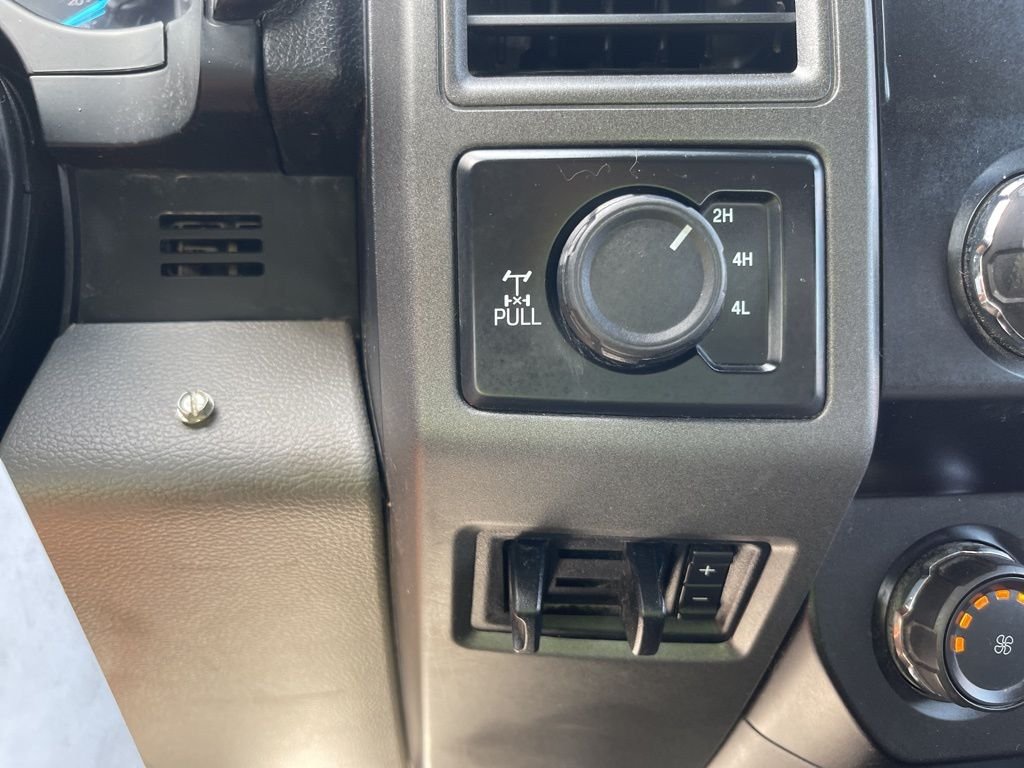 2019 Ford F-350 Super Duty Chassis Cab XL - Photo 32