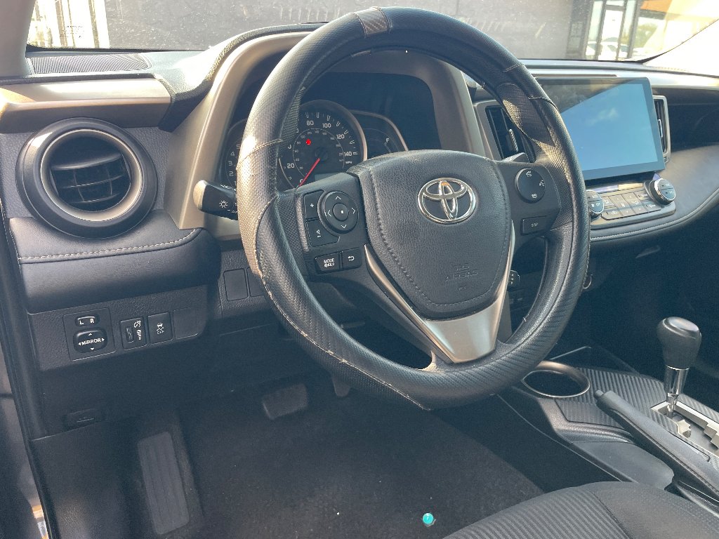 Used 2015 Magnetic Gray Metallic Toyota XLE image 6