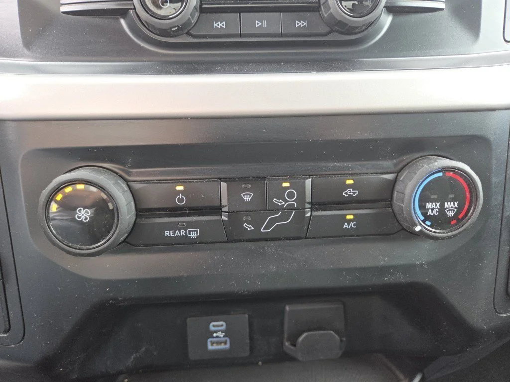 Certified Used 2023 Oxford White Ford XLT image 38