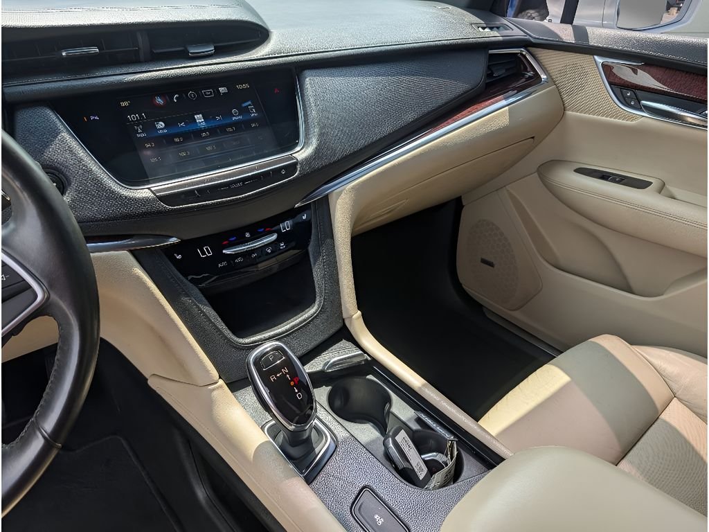 Used 2017 Crystal White Tricoat Cadillac Luxury FWD image 23