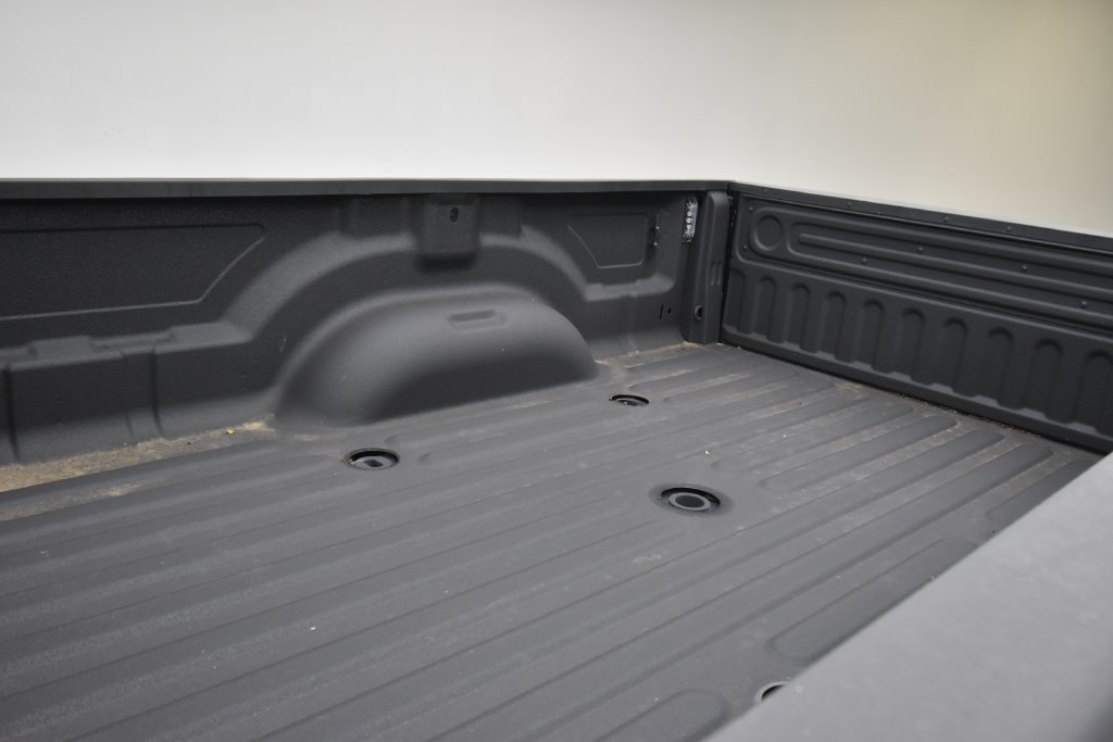 New 2026 Diamond Black Crystal Pearl-Coat Exterior Paint RAM Laramie image 10