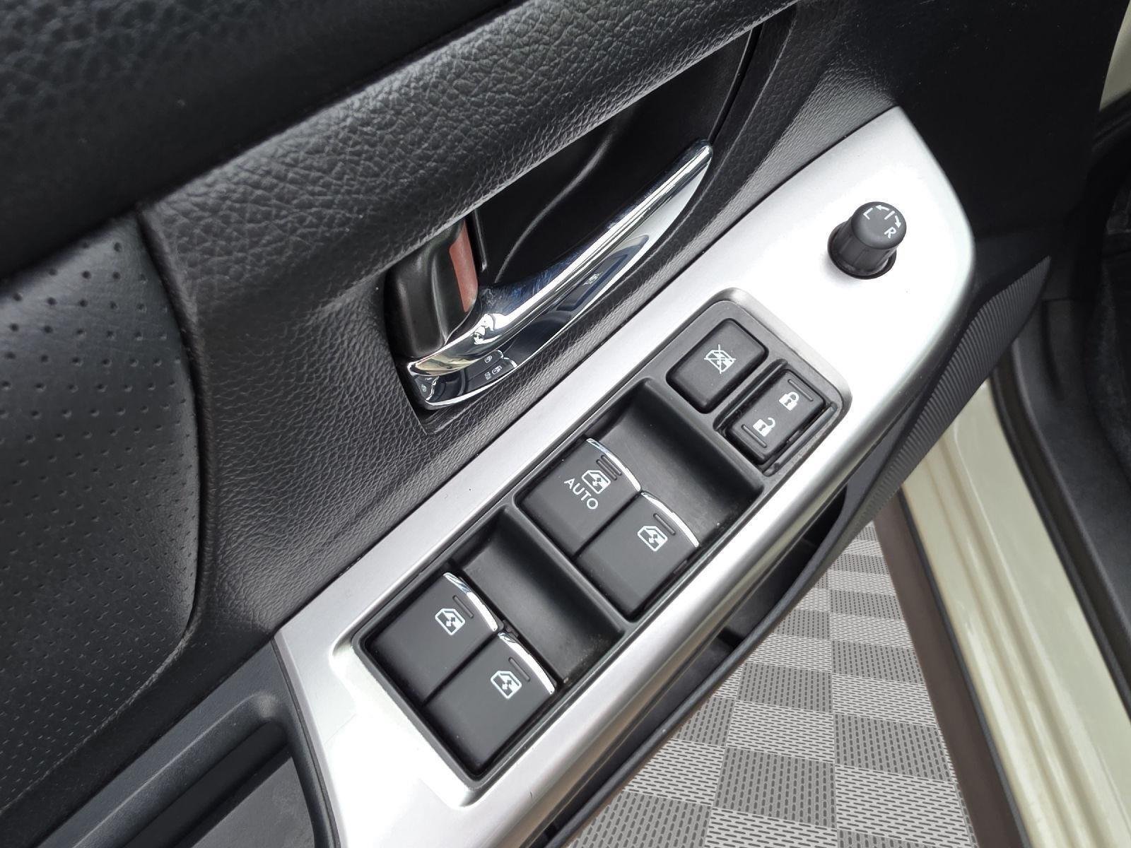 Used 2016 Desert Khaki Subaru Limited image 8