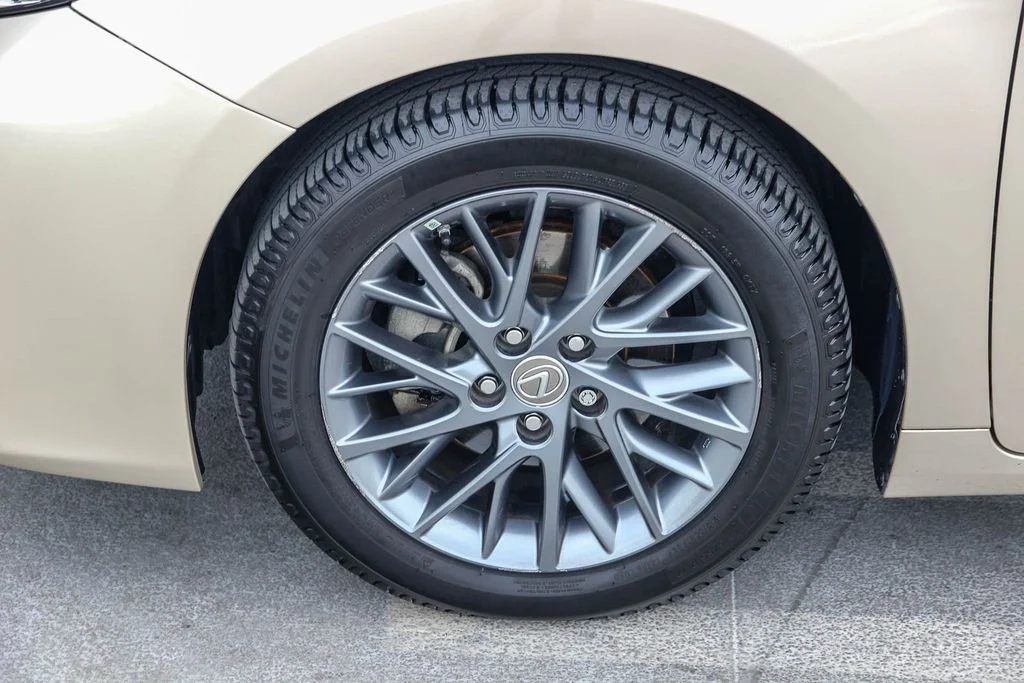 Used 2018 Beige Lexus 350 image 10