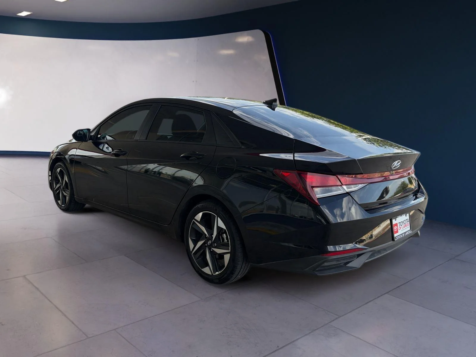Used 2023 Phantom Black Hyundai SEL image 3