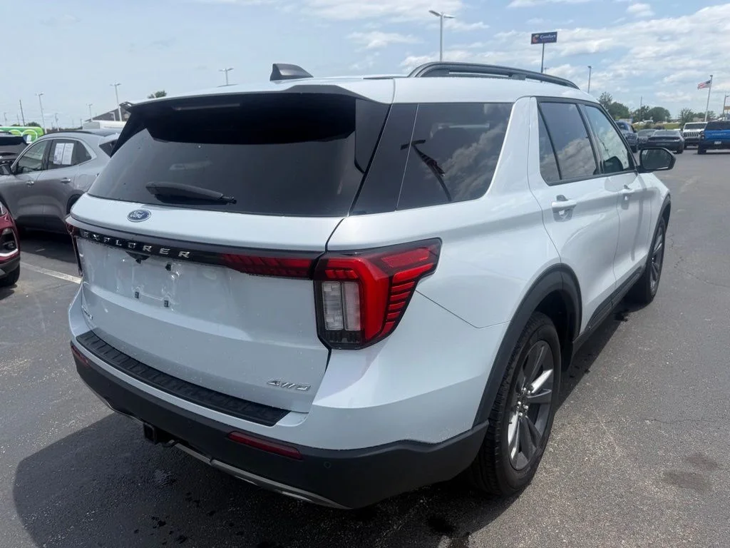 New 2026 Space White Metallic Ford Active image 3