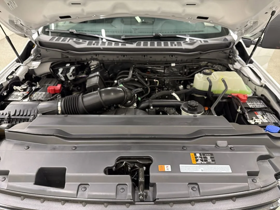 New 2026 Oxford White Ford F-250® XLT image 11
